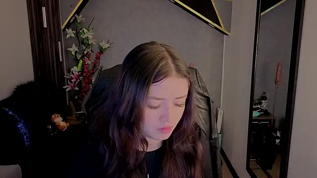 almma shy online show from October 7, 2025, 1:19 pm