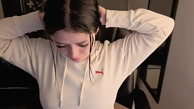 almma shy online show from November 4, 2025, 2:38 pm