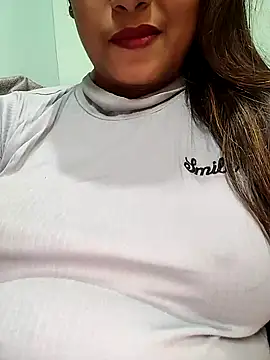 Snapshot of sexyindi_couple chatting on December 1, 2024, 5:57 pm sexyindi couple online show from December 1, 2024, 5:57 pm