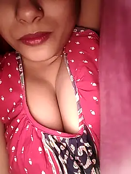 Snapshot of sexyindi_couple chatting on February 7, 2025, 8:01 am sexyindi couple online show from February 7, 2025, 8:01 am