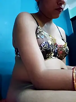 Snapshot of sexyindi_couple chatting on October 2, 2025, 12:45 pm sexyindi couple online show from October 2, 2025, 12:45 pm