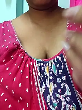 Snapshot of sexyindi_couple chatting on November 15, 2025, 6:33 am sexyindi couple online show from November 15, 2025, 6:33 am