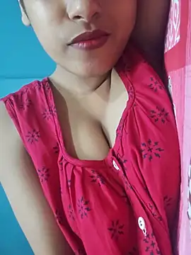 Snapshot of sexyindi_couple chatting on June 9, 2026, 7:42 am sexyindi couple online show from June 9, 2026, 7:42 am