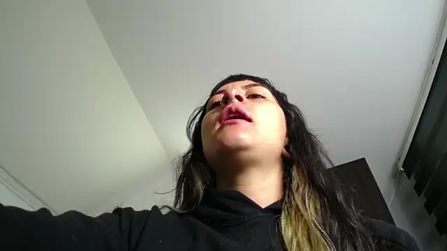 Naughty Kittenm online show from December 17, 2025, 10:54 am