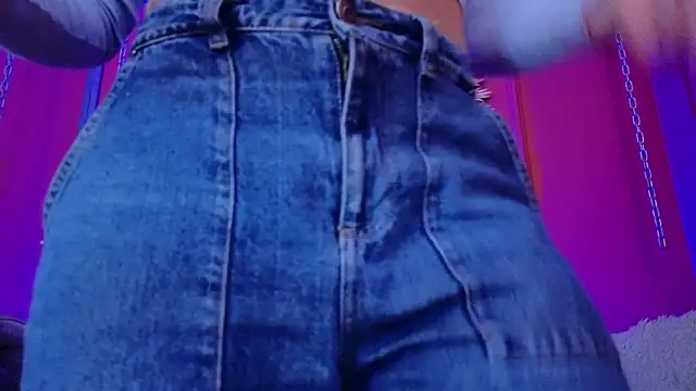 Julieta Russell online show from April 14, 2026, 12:00 pm