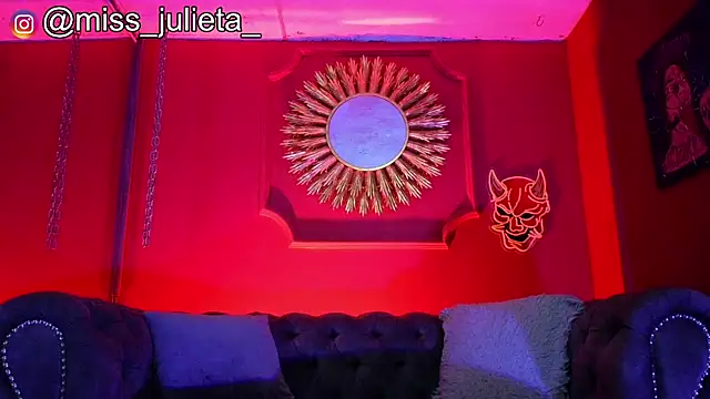 Julieta Russell online show from July 9, 2026, 11:47 am