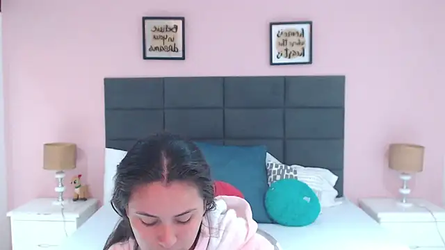 Snapshot of MadisonJenner chatting on December 27, 2024, 11:50 am MadisonJenner online show from December 27, 2024, 11:50 am