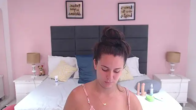 Snapshot of MadisonJenner chatting on January 8, 2025, 5:37 pm MadisonJenner online show from January 8, 2025, 5:37 pm