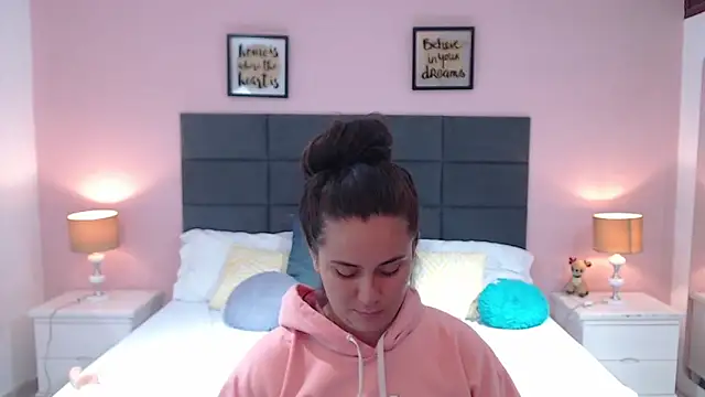 Snapshot of MadisonJenner chatting on February 7, 2025, 6:02 pm MadisonJenner online show from February 7, 2025, 6:02 pm