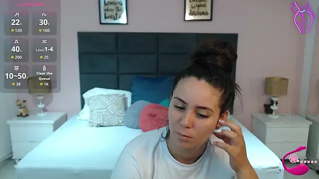 MadisonJenner online show from September 28, 2025, 11:48 am