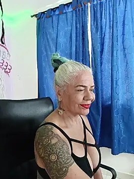 freyadevil333 online show from April 19, 2026, 3:55 pm