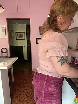 Snapshot of Sunbelxx chatting on June 26, 2026, 8:52 am Sunbelxx online show from June 26, 2026, 8:52 am