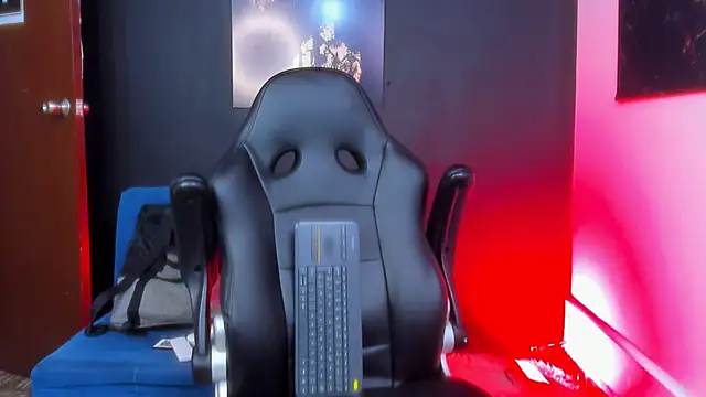 Big furry bear13 online show from October 31, 2025, 5:30 am