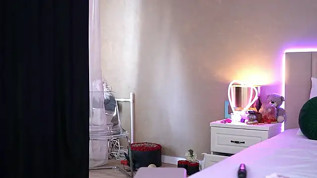 EvellineClaire online show from March 25, 2026, 12:22 pm