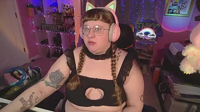 FatVeronica online show from February 6, 2026, 2:09 pm