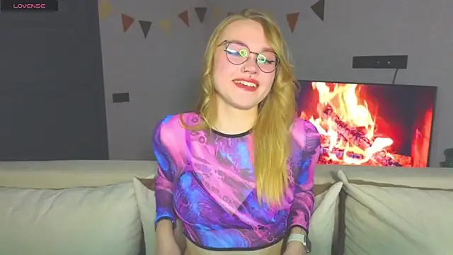 Snapshot of Aurora_Golden1 chatting on December 2, 2024, 4:31 pm Aurora Golden1 online show from December 2, 2024, 4:31 pm