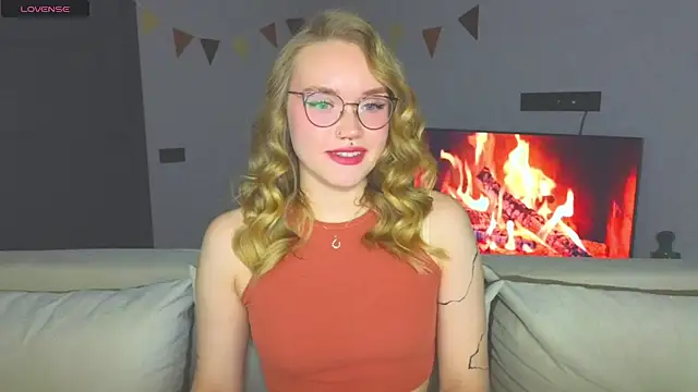 Snapshot of Aurora_Golden1 chatting on December 4, 2024, 3:43 pm Aurora Golden1 online show from December 4, 2024, 3:43 pm