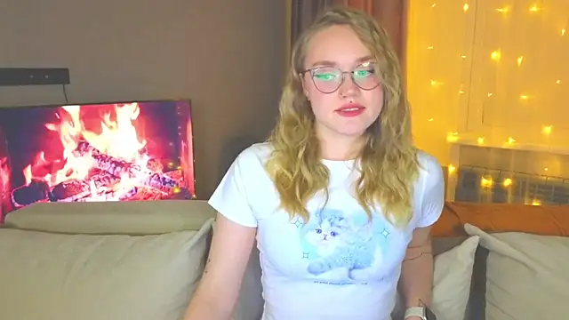 Snapshot of Aurora_Golden1 chatting on December 12, 2024, 7:48 pm Aurora Golden1 online show from December 12, 2024, 7:48 pm