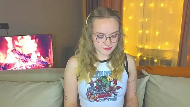 Snapshot of Aurora_Golden1 chatting on December 16, 2024, 7:54 pm Aurora Golden1 online show from December 16, 2024, 7:54 pm