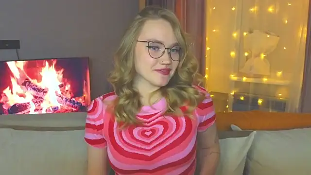 Snapshot of Aurora_Golden1 chatting on December 19, 2024, 6:45 pm Aurora Golden1 online show from December 19, 2024, 6:45 pm