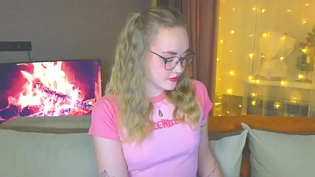 Snapshot of Aurora_Golden1 chatting on December 24, 2024, 3:58 pm Aurora Golden1 online show from December 24, 2024, 3:58 pm