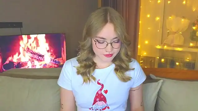 Snapshot of Aurora_Golden1 chatting on December 26, 2024, 4:36 pm Aurora Golden1 online show from December 26, 2024, 4:36 pm