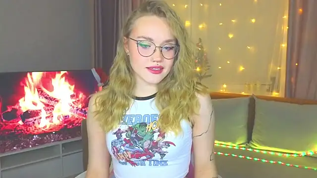 Snapshot of Aurora_Golden1 chatting on January 6, 2025, 4:34 pm Aurora Golden1 online show from January 6, 2025, 4:34 pm