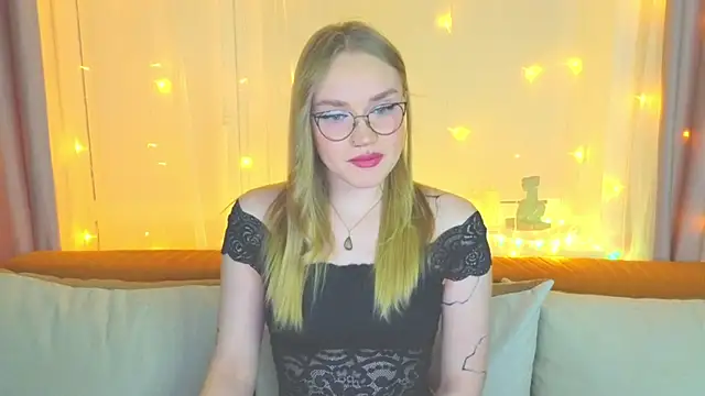 Snapshot of Aurora_Golden1 chatting on January 31, 2025, 3:44 pm Aurora Golden1 online show from January 31, 2025, 3:44 pm