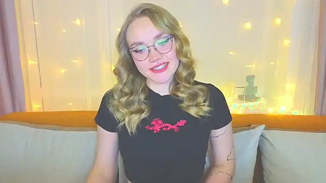 Snapshot of Aurora_Golden1 chatting on February 4, 2025, 5:12 pm Aurora Golden1 online show from February 4, 2025, 5:12 pm