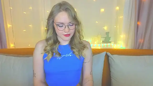 Snapshot of Aurora_Golden1 chatting on February 9, 2025, 7:09 pm Aurora Golden1 online show from February 9, 2025, 7:09 pm