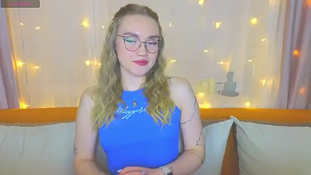 Snapshot of Aurora_Golden1 chatting on March 7, 2025, 7:16 pm Aurora Golden1 online show from March 7, 2025, 7:16 pm