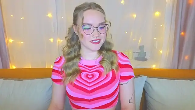 Snapshot of Aurora_Golden1 chatting on March 18, 2025, 4:04 pm Aurora Golden1 online show from March 18, 2025, 4:04 pm