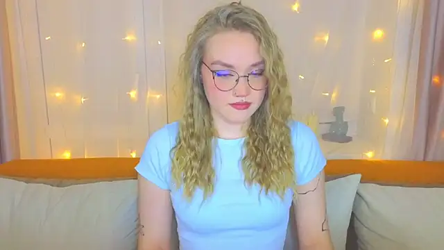 Snapshot of Aurora_Golden1 chatting on March 21, 2025, 3:02 pm Aurora Golden1 online show from March 21, 2025, 3:02 pm