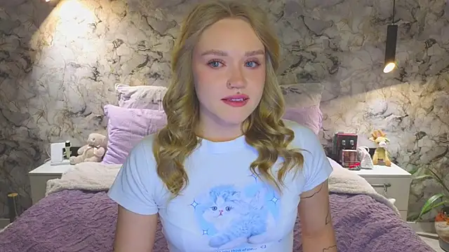 Snapshot of Aurora_Golden1 chatting on October 19, 2025, 4:51 pm Aurora Golden1 online show from October 19, 2025, 4:51 pm