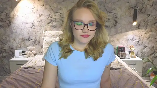 Snapshot of Aurora_Golden1 chatting on October 27, 2025, 4:00 pm Aurora Golden1 online show from October 27, 2025, 4:00 pm