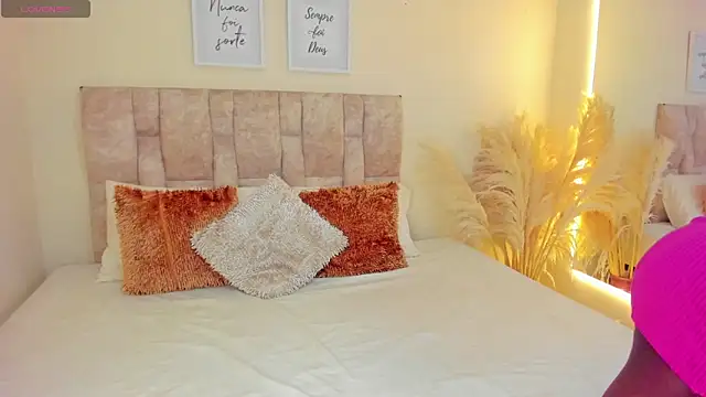 Ananya Kay01 online show from April 3, 2026, 12:03 pm