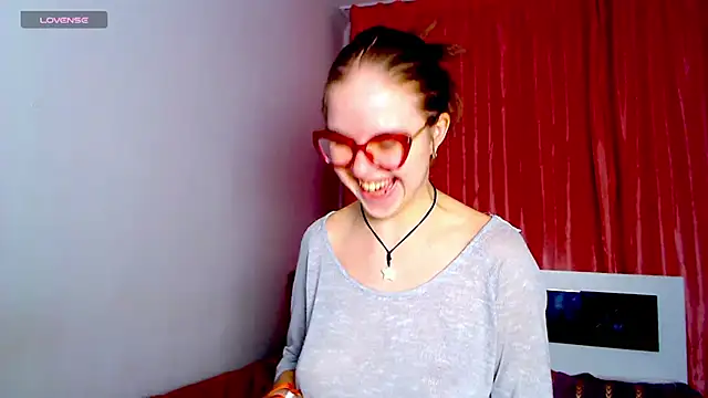 Snapshot of Sarah_HS chatting on December 9, 2024, 6:25 pm Sarah HS online show from December 9, 2024, 6:25 pm