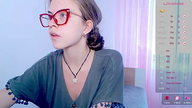 Snapshot of Sarah_HS chatting on September 10, 2025, 10:48 am Sarah HS online show from September 10, 2025, 10:48 am