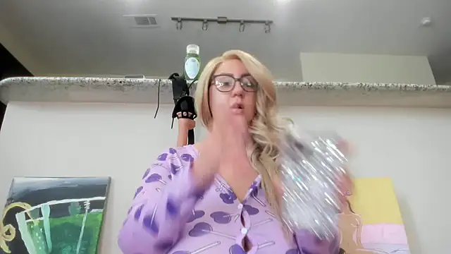 Snapshot of Paisleehaze chatting on October 2, 2025, 6:48 pm Paisleehaze online show from October 2, 2025, 6:48 pm