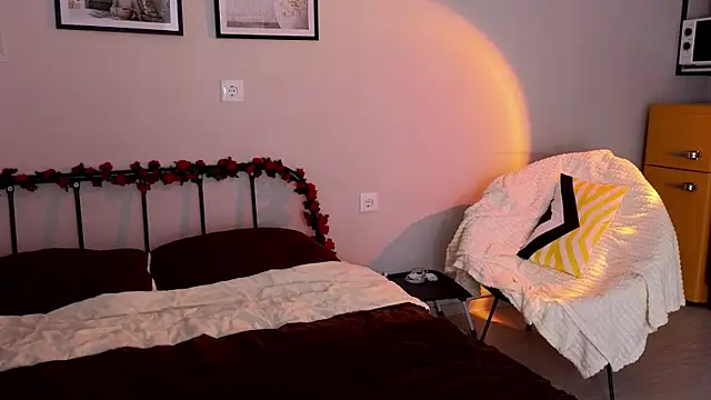 doll lol  online show from April 9, 2026, 6:35 pm