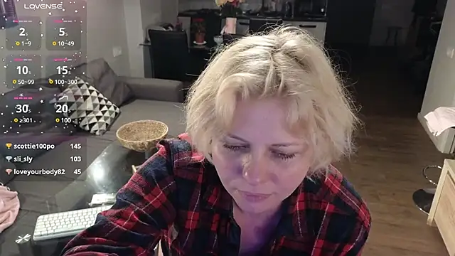 Snapshot of Gray_swann chatting on January 18, 2025, 11:44 pm Gray swann online show from January 18, 2025, 11:44 pm