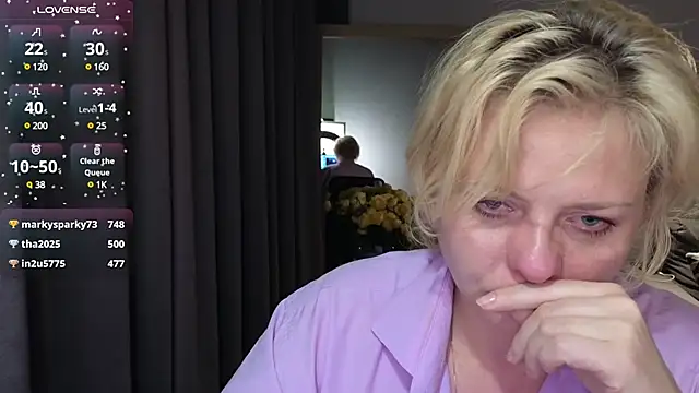 Snapshot of Gray_swann chatting on February 24, 2025, 7:30 pm Gray swann online show from February 24, 2025, 7:30 pm