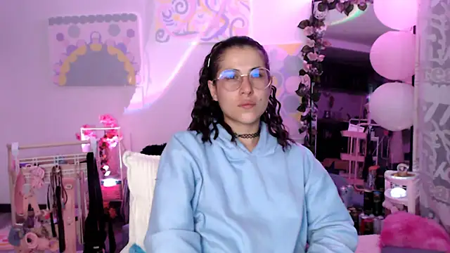 Snapshot of Hellen_dumont chatting on April 21, 2026, 2:15 am Hellen dumont online show from April 21, 2026, 2:15 am