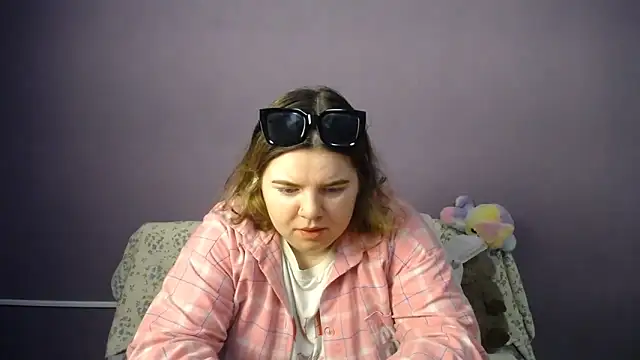 Snapshot of so_shy chatting on June 1, 2026, 6:15 am so shy online show from June 1, 2026, 6:15 am