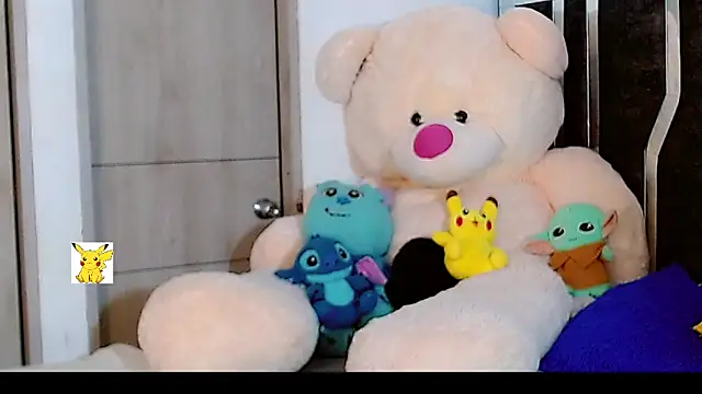 Snapshot of honey_skin chatting on December 21, 2024, 6:19 am honey skin online show from December 21, 2024, 6:19 am