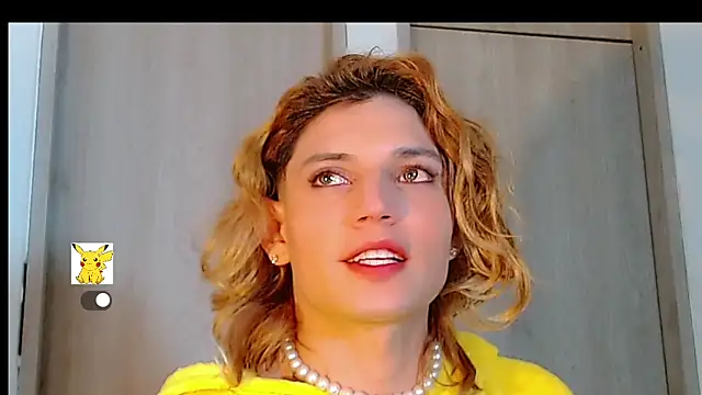 Snapshot of honey_skin chatting on March 7, 2025, 10:56 am honey skin online show from March 7, 2025, 10:56 am