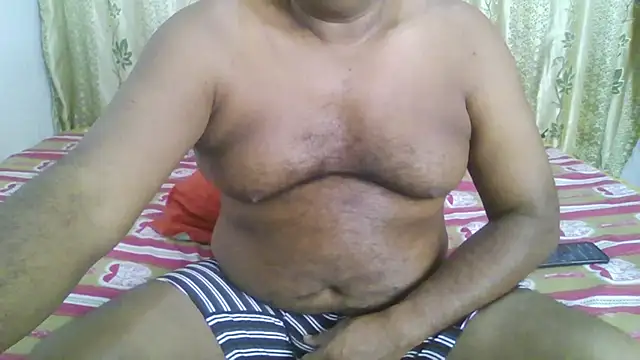 Snapshot of Beargryzzly chatting on December 14, 2024, 10:02 am Beargryzzly online show from December 14, 2024, 10:02 am