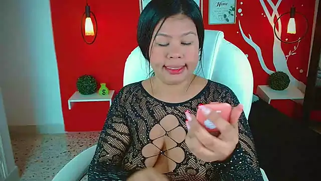 Snapshot of KeyshaRous chatting on December 14, 2024, 4:42 pm KeyshaRous online show from December 14, 2024, 4:42 pm