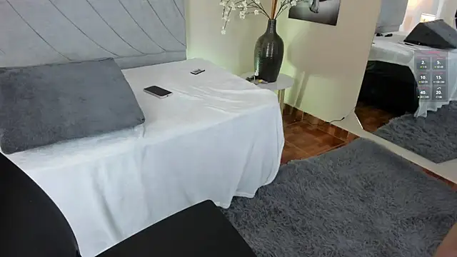 angieebaezz online show from March 6, 2025, 4:07 pm