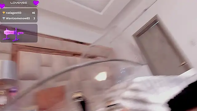 Snapshot of AnnWeltt chatting on December 7, 2024, 3:14 am AnnWeltt online show from December 7, 2024, 3:14 am